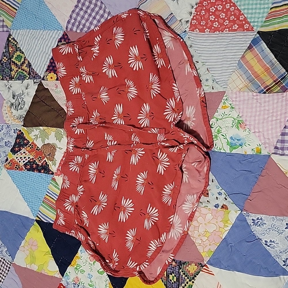 FLOWER PATTERN SHORTS